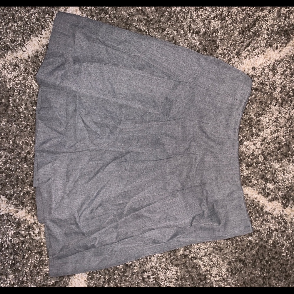 gray pleated skirt